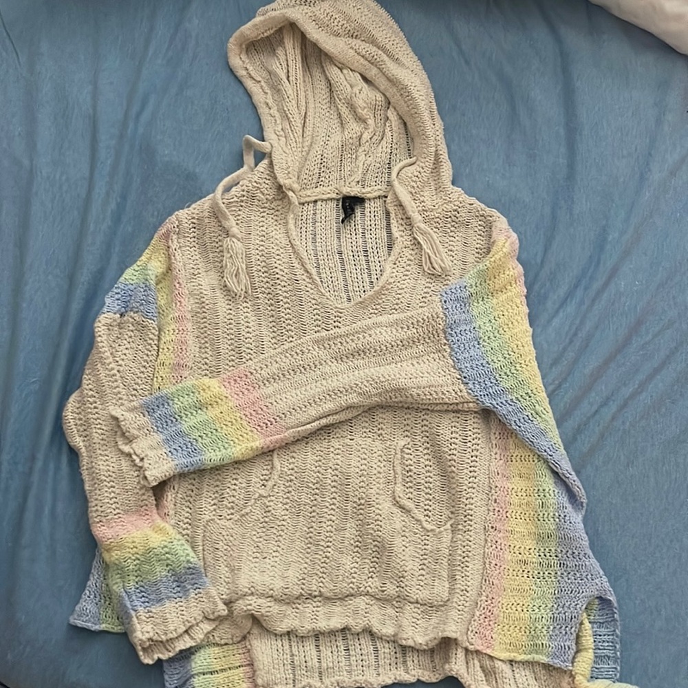 Main+Madison knitted hoodie with pastel colors